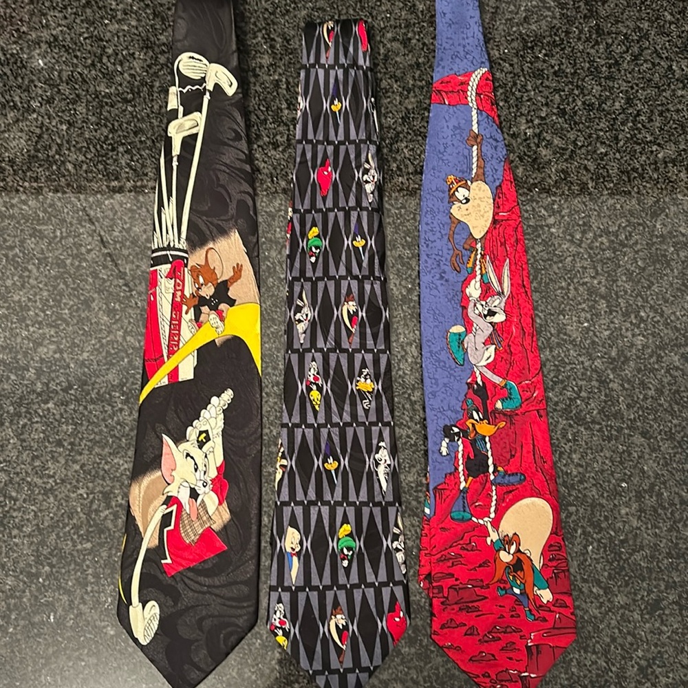 Men’s Looney Tunes novelty ties